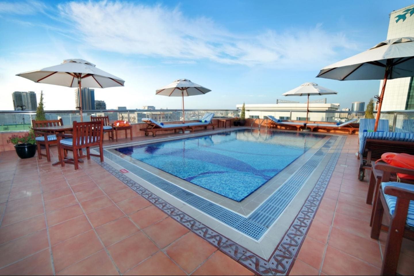 Raviz Center Point Hotel Bur Dubai - Tap to explore photos