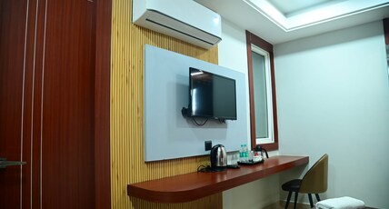 Hotel Baba Vishwanath Palace Room Type - Executive Family Room