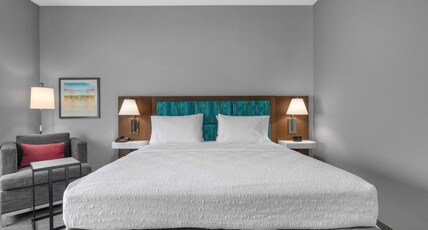 Hampton Inn & Suites by Hilton Bakersfield Central Room Type - 1 KNG HEARING ACC