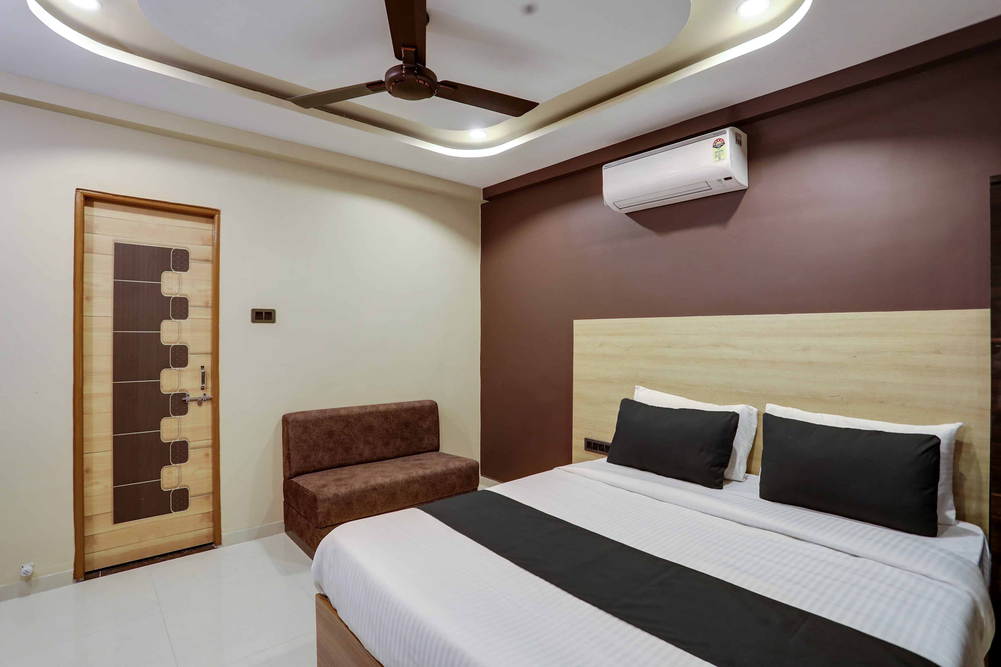 Hotel O D K Patil - Tap to explore photos