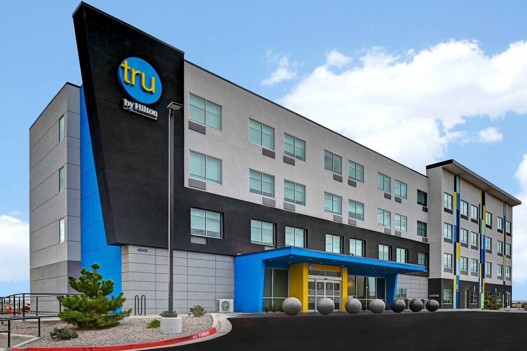 Tru by Hilton Albuquerque North I-25 - Tap to explore photos