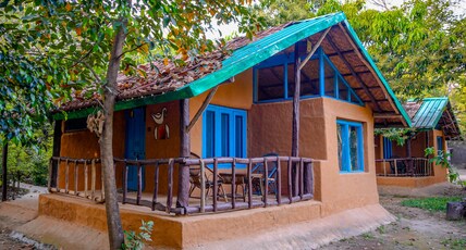 Camp Hornbill Room Type - Leiothrix (Unique Mud Cottage) - River View
