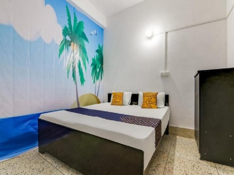 HOTEL CROWN PALACE - Tap to explore photos