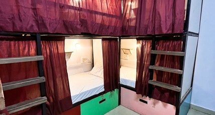 Mad Squad Hostel | Dorms & Rooms Room Type - Bed in 6-Bed Dormitory Room