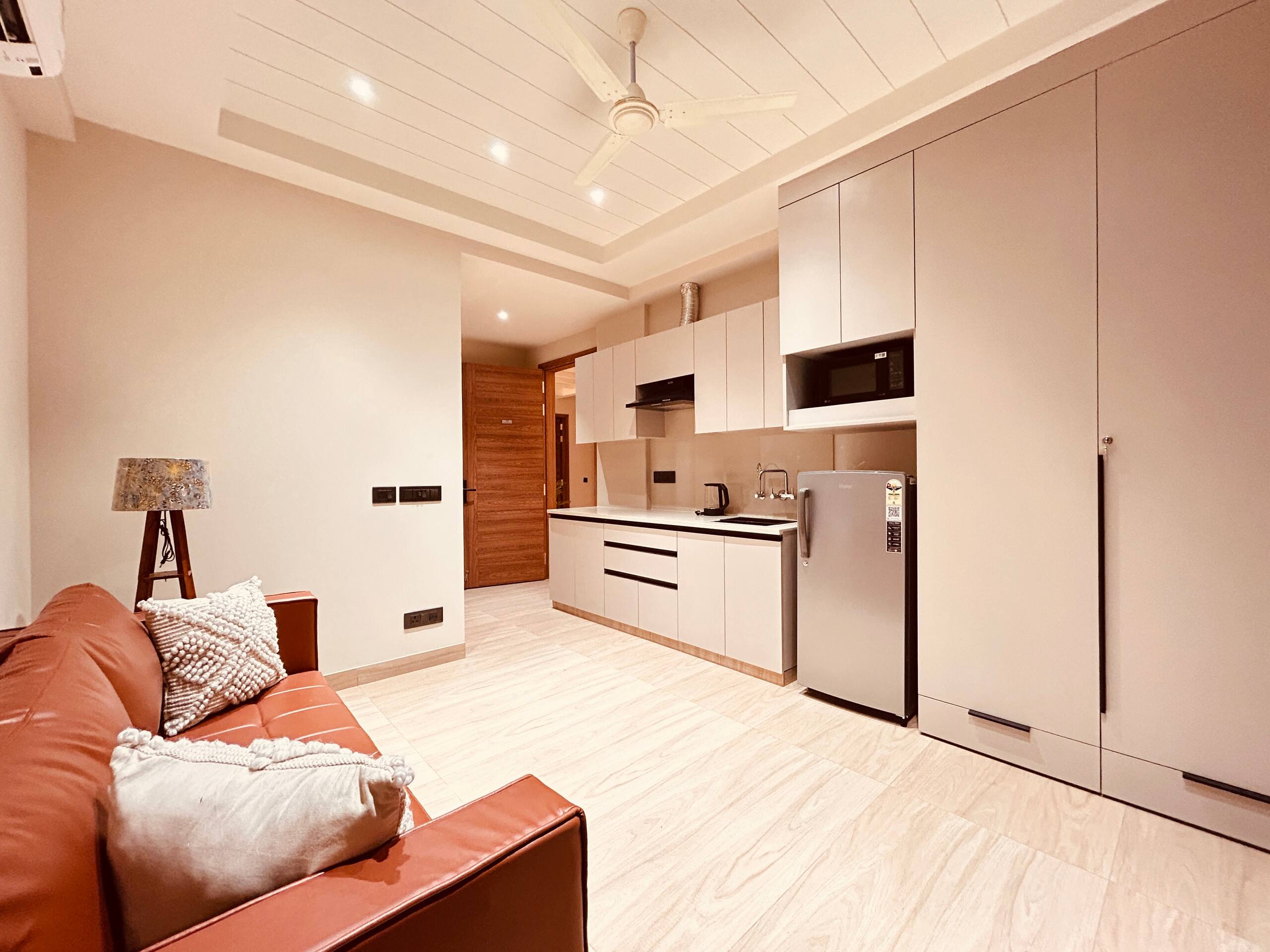 Galleria Hideaway Modern 1BHK near Metro - Tap to explore photos