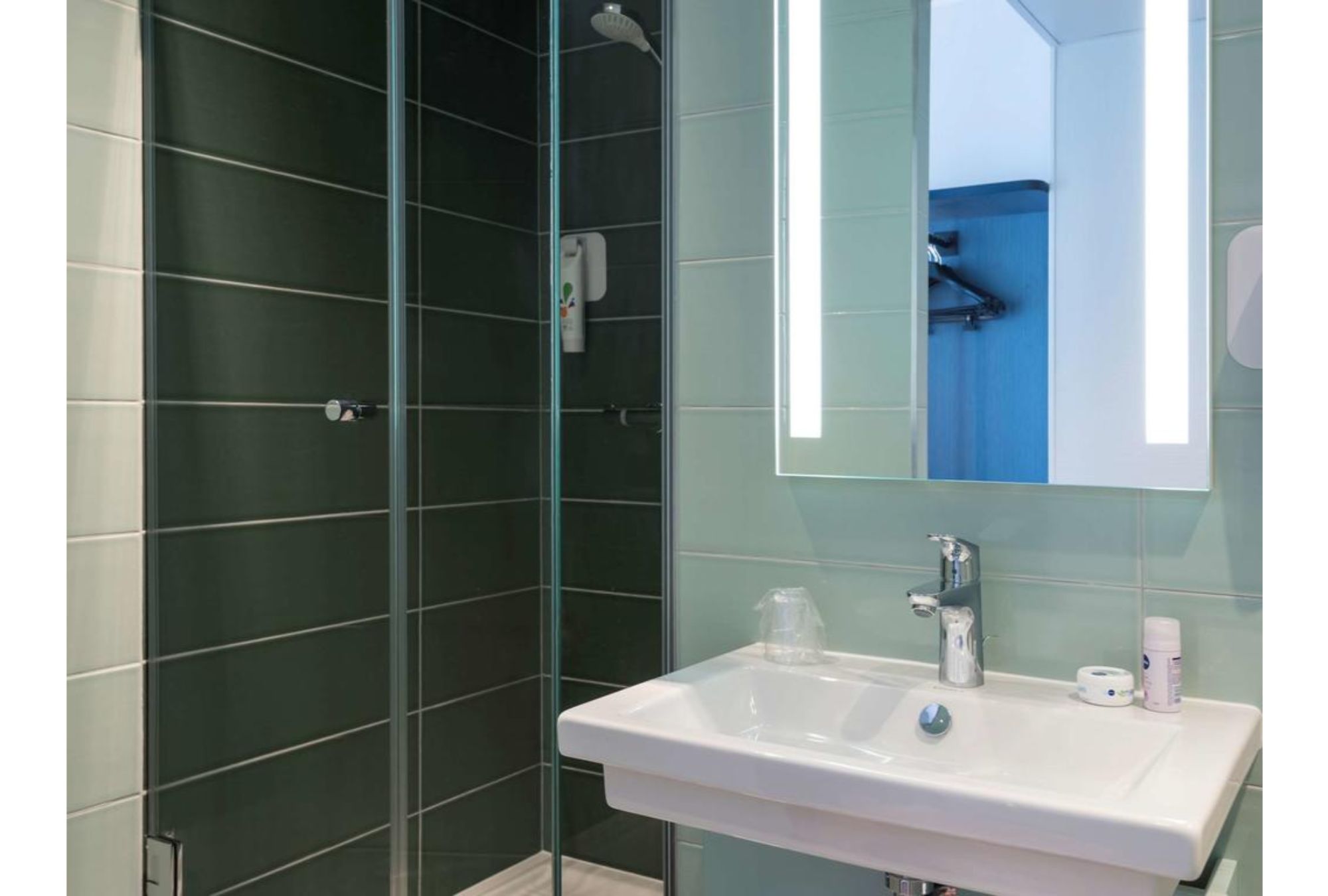 Ibis Styles Paris Saint Lazare - Tap to explore photos
