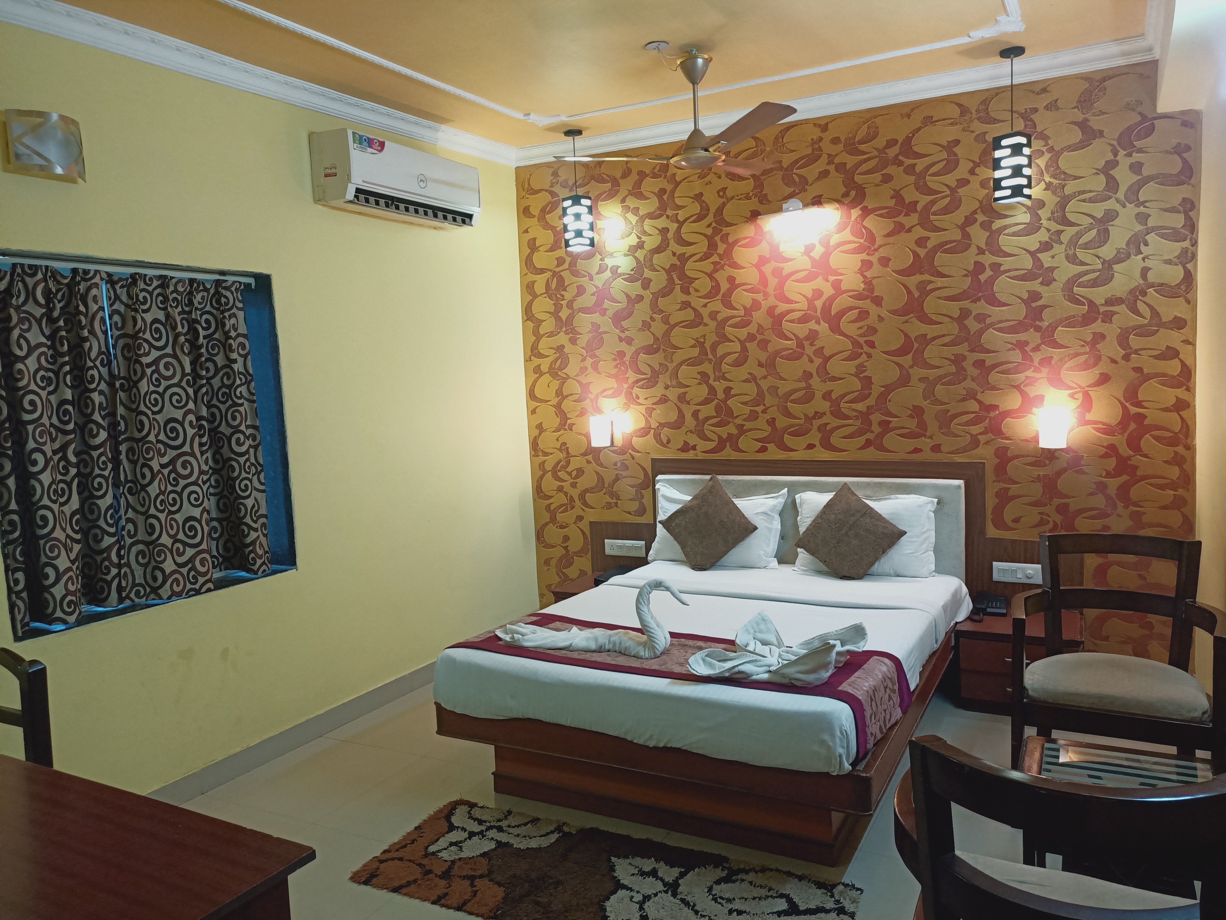 HOTEL SAGAR KANYA INN ,100mtrs from Sea Beach - Tap to explore photos