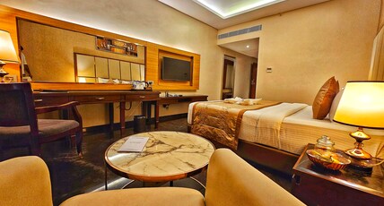 MERIDIAN BAY RESORT & SPA Room Type - Deluxe Room MERIDIAN BAY RESORT & SPA Room Type - Deluxe Room