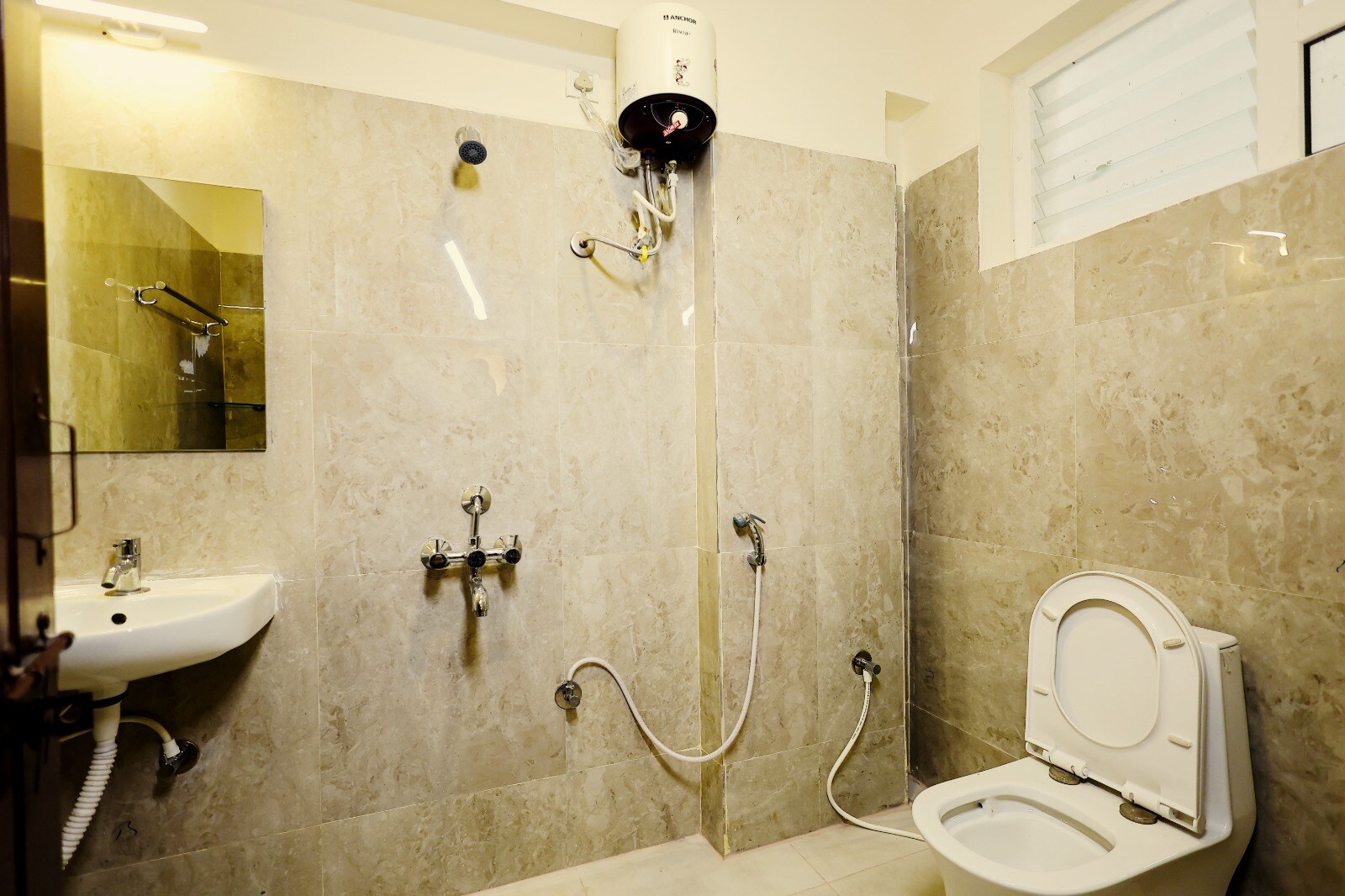 Signature Suites Sricity Tada - Tap to explore photos