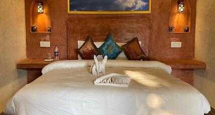 Chique Shanti Resort Room Type - Deluxe side view room