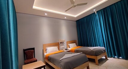 Madpackers Bir Rooms|Dorms Room Type - Superior Twin Bed Ensuite with Private Balcony