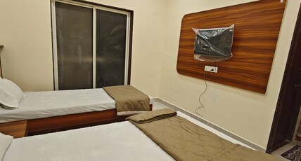 Hotel Prayag Room Type - Bedroom 203