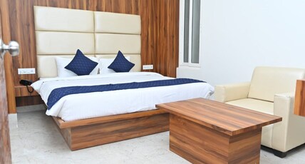 RAJ HOTEL Room Type - DELUXE ROOM