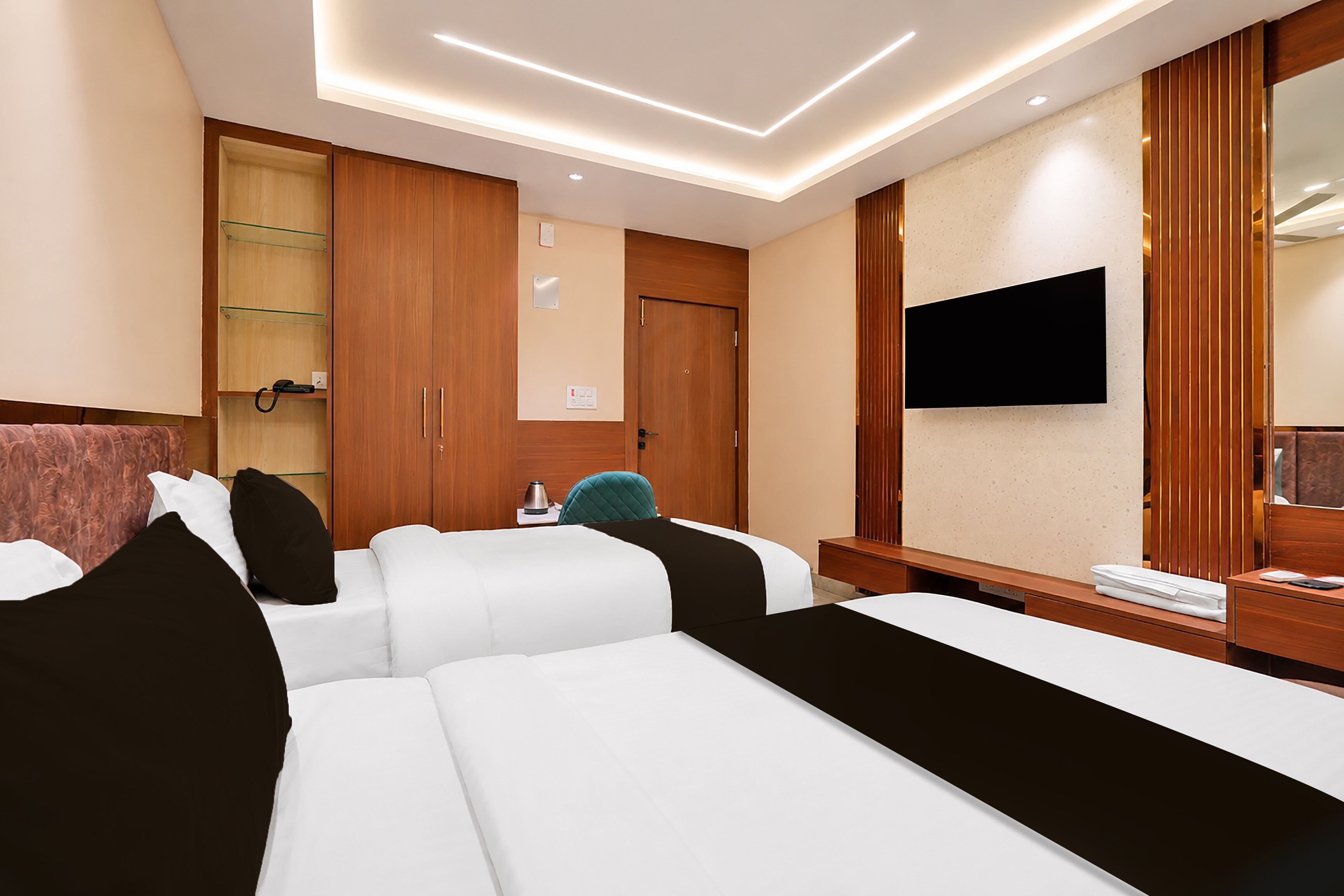 Super Townhouse Oak Dhanbad Railway Junction - Tap to explore photos