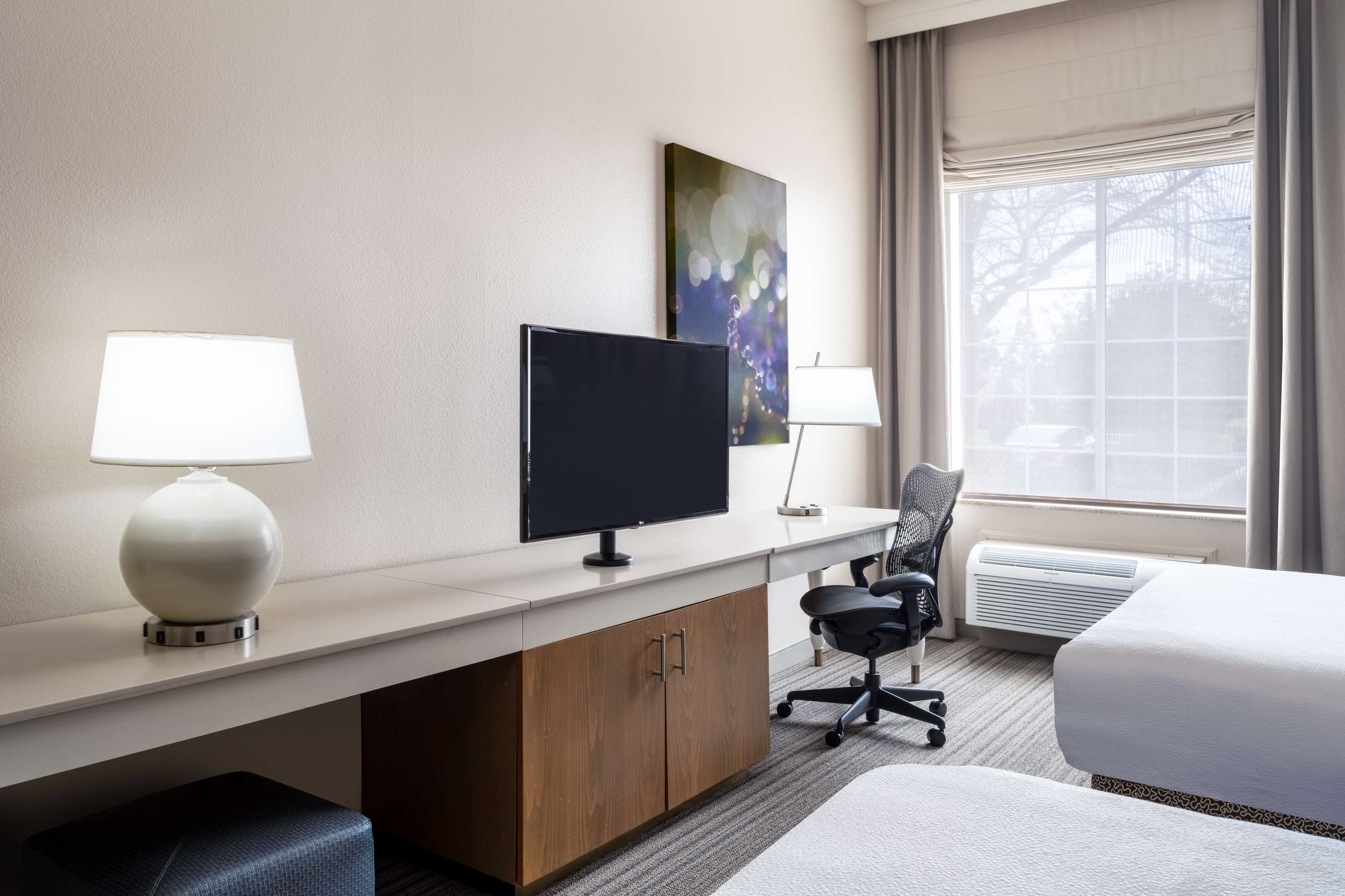 Hilton Garden Inn Bakersfield - Tap to explore photos