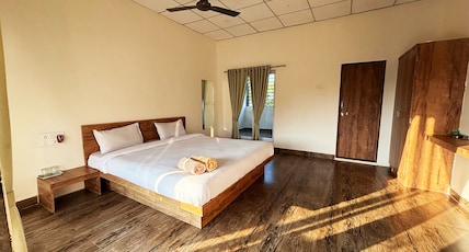 Vanray Resort Room Type - Deluxe Room with Garden View