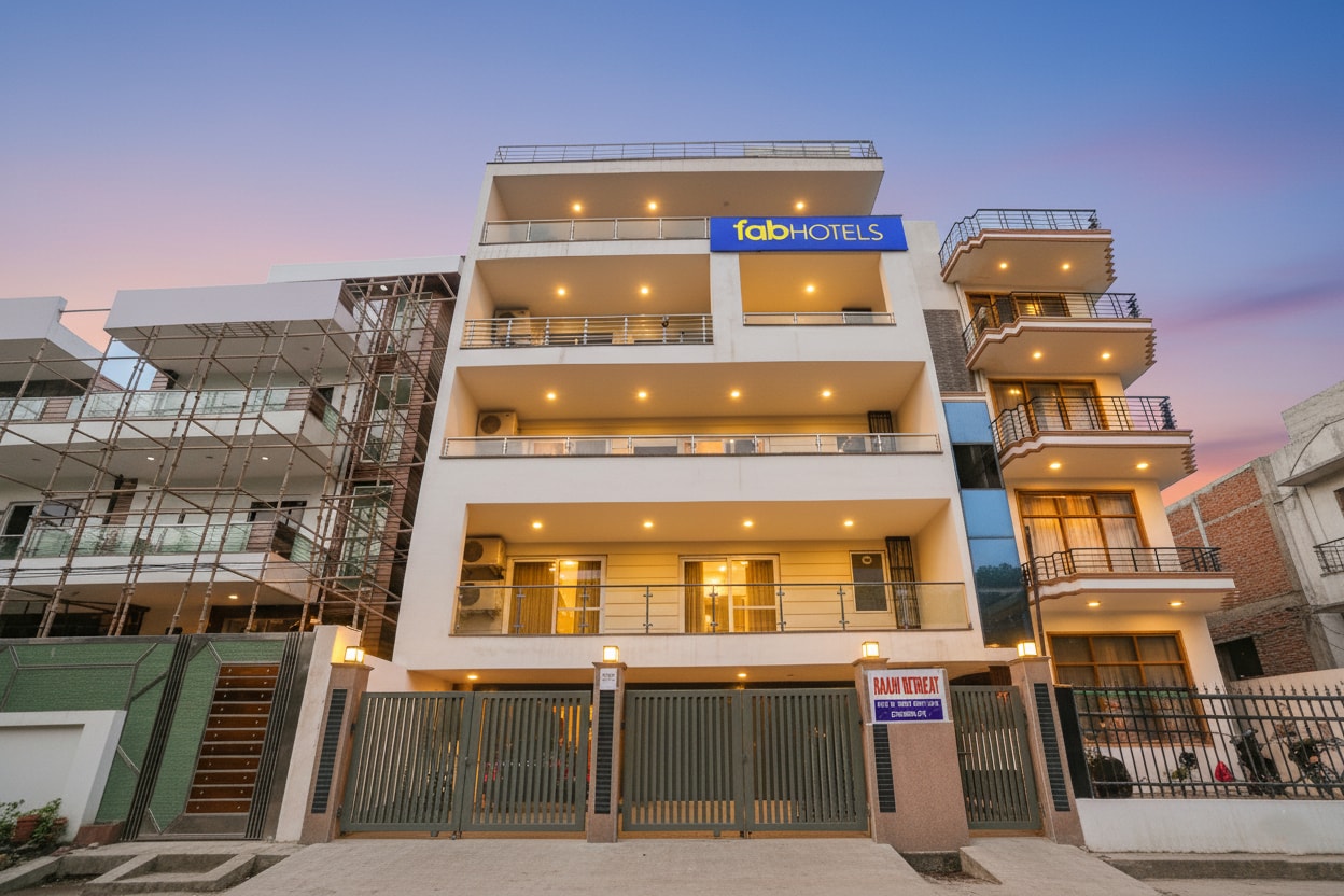 FabHotel Raahi Retreat - Nr. Star Mall & 32nd Avenue - Tap to explore photos