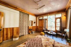 Boho Grove Cafe and Stay
