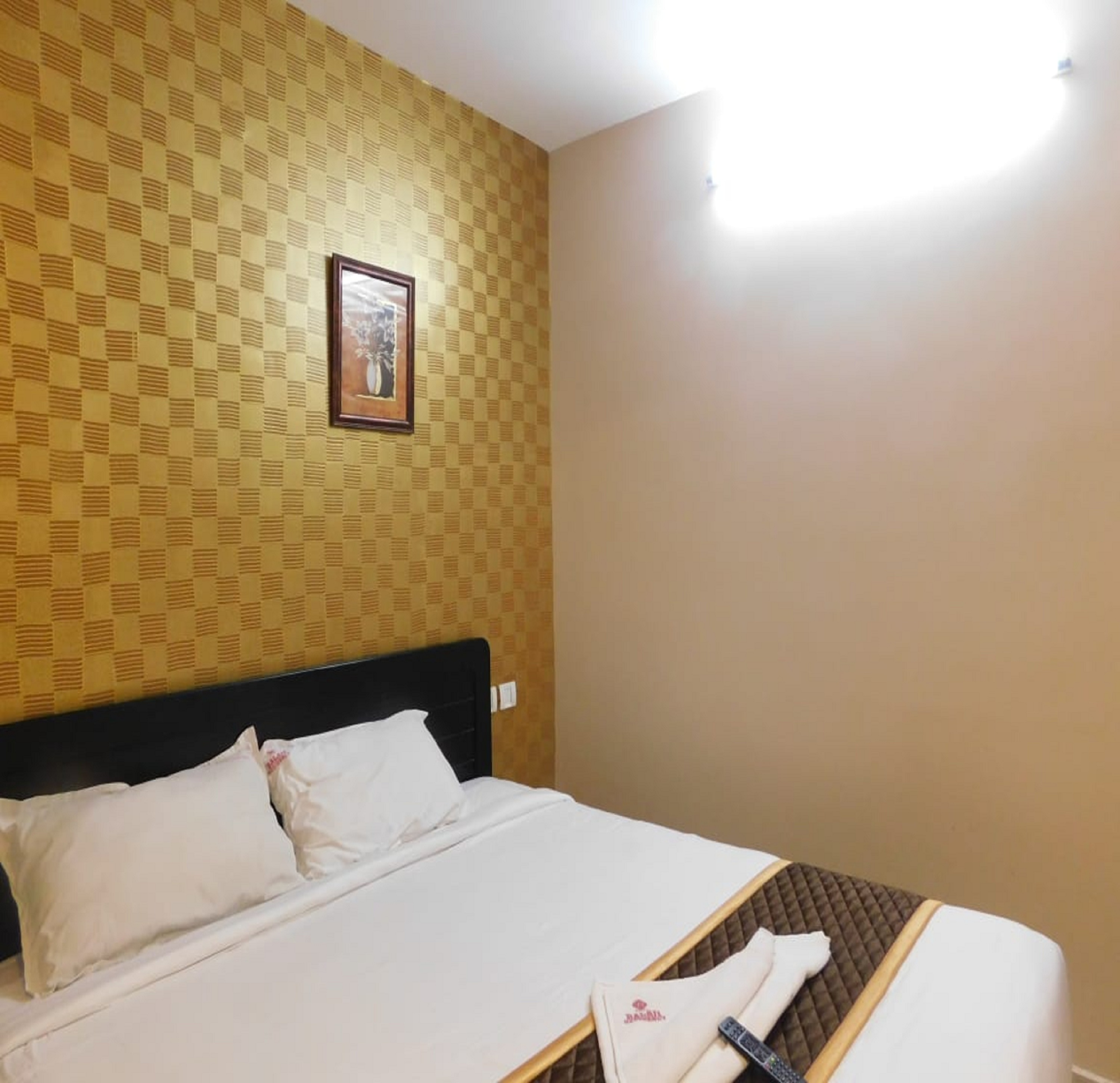 BALAJI RESIDENCY OPPOSITE TO KOYAMBEDU BUS STAND & METRO STATION - Tap to explore photos