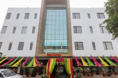 Hotel Mukund Residency @ Kaushambi Metro (5 Min distance from Anand Vihar)