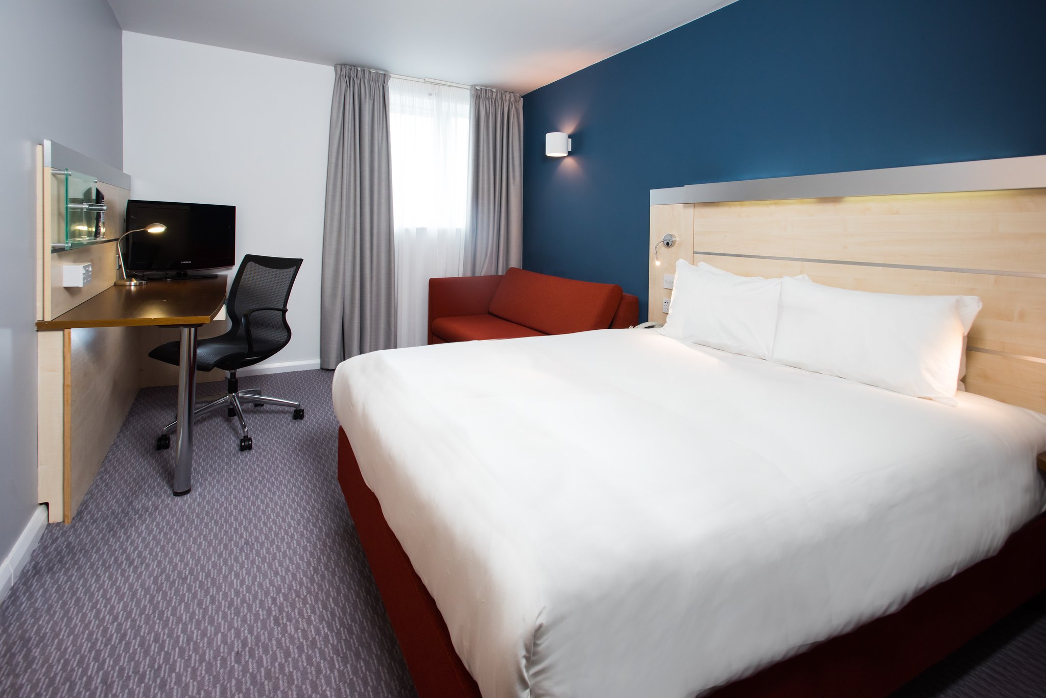 Holiday Inn Express SWINDON CITY CENTRE - Tap to explore photos