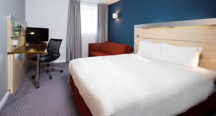 Holiday Inn Express SWINDON CITY CENTRE Room Type - Standard Room with Free Hot Breakfast