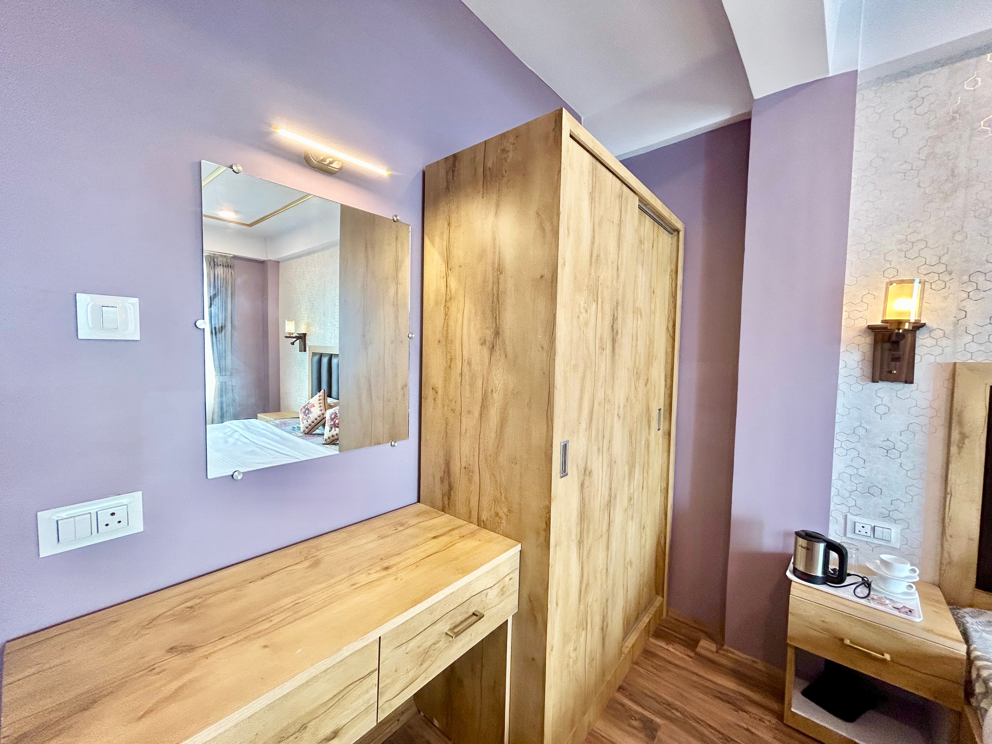 Yepplo Service Apartment - DARJEELING - 2 Bedroom Mountain View with Kitchen - Tap to explore photos