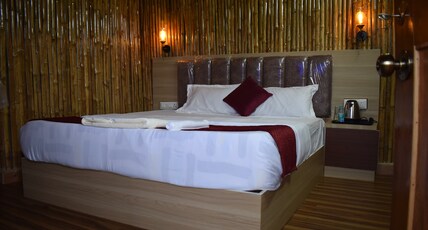 Maple Woods Retreat Resort Room Type - Bamboo Cottage (Natural)