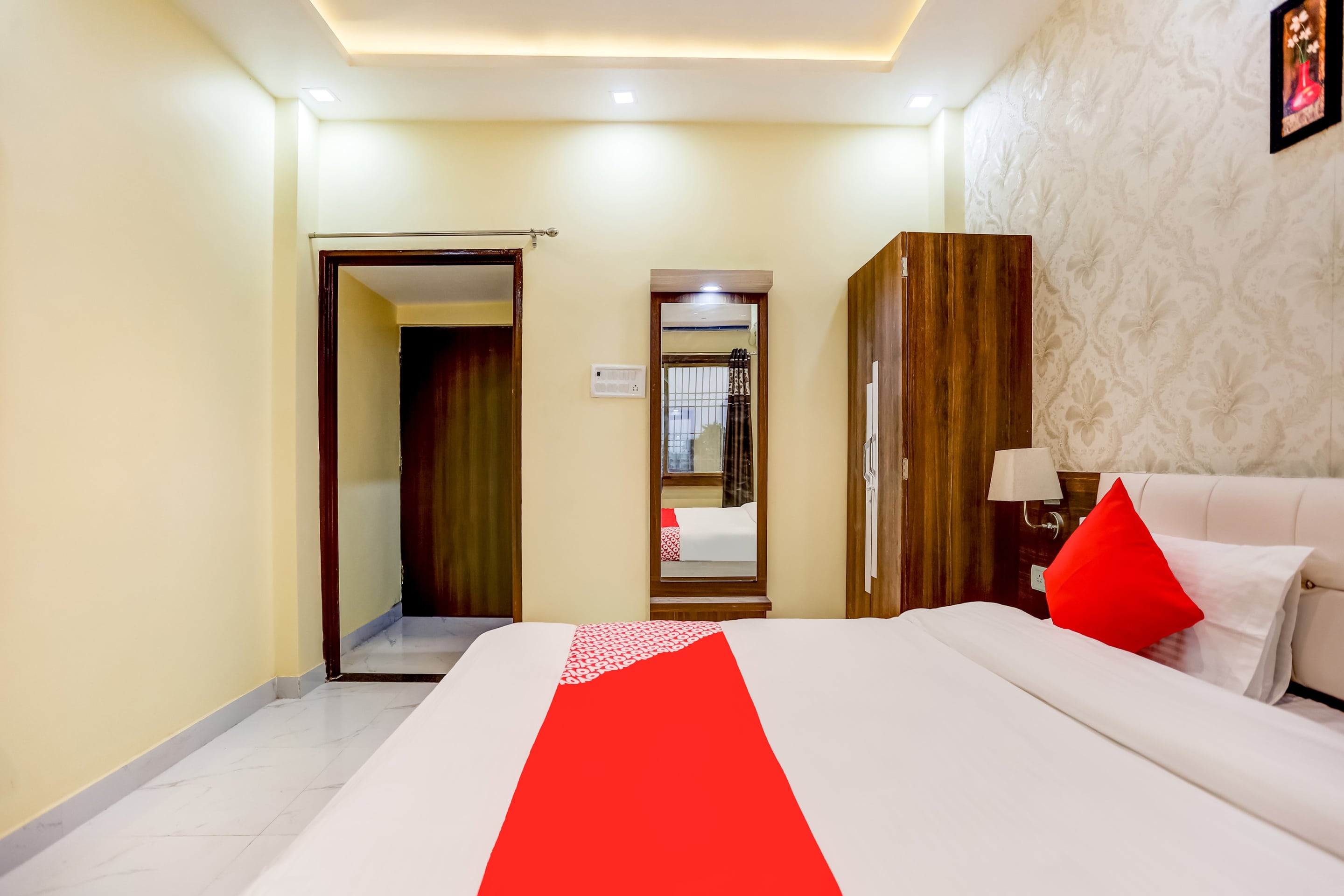 Super Hotel O Divine Paradise - Tap to explore photos