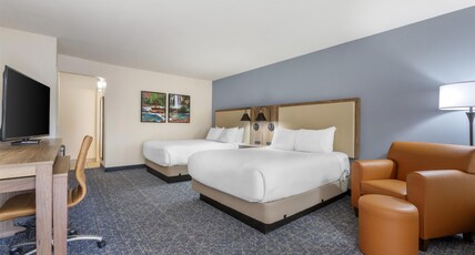 Best Western Plus A Wayfarer's Inn And Suites Room Type - Suite - 3 Queen Beds, Non-Smoking, 2 Rooms, Microwave And Refrigerator, Wi-Fi, Full Breakfast Best Western Plus A Wayfarer's Inn And Suites Room Type - Suite - 3 Queen Beds, Non-Smoking, 2 Rooms, Microwave And Refrigerator, Wi-Fi, Full Breakfast