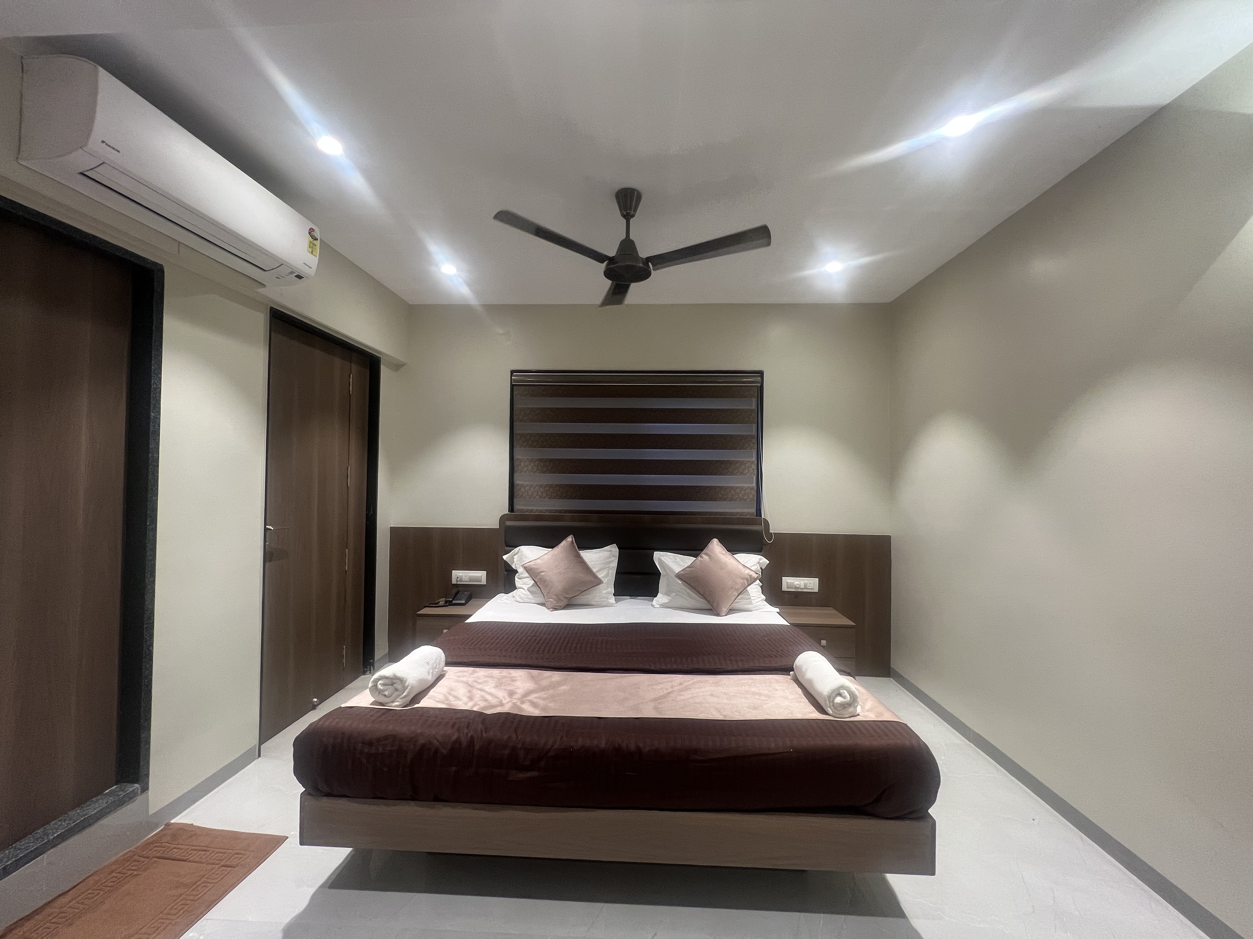 Hotel Sahyadri Inn - Tap to explore photos