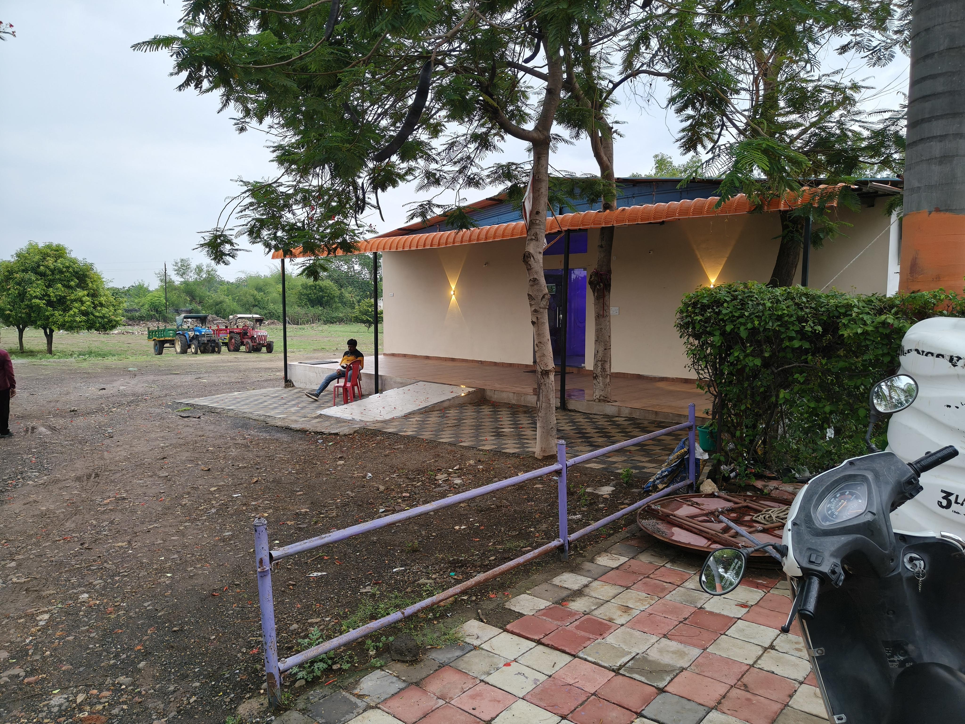 Hotel Shri Dakoliya - Tap to explore photos