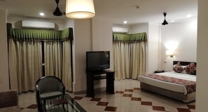 Hotel Ashish International Room Type - 1 Bedroom Suite with Garden View Hotel Ashish International Room Type - 1 Bedroom Suite with Garden View