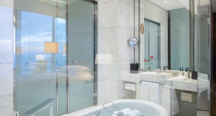 InterContinental NANJING Room Type - 2 Double Classic Lake View Club Lounge Access