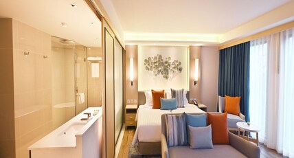 M Pattaya Hotel  Room Type - Junior Suite Room with Bathtub