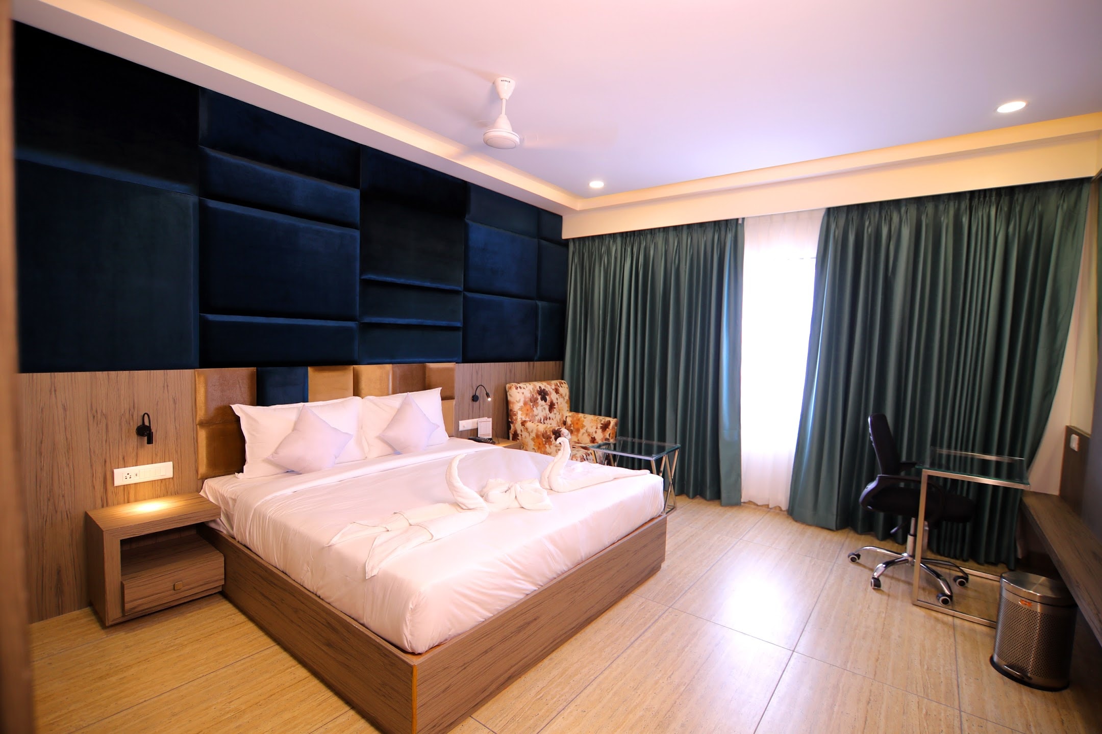 Hotel Vaibhav Inn - Tap to explore photos