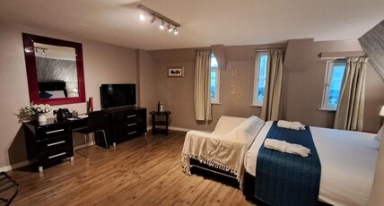 Royal Hotel Cardiff by Belvilla Room Type - Superior Double Room