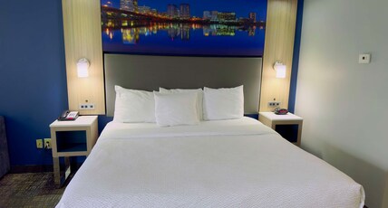 Best Western Plus Glen Allen Inn Room Type - Accessible - 1 King, Mobility Accessible, Communication Assistance, Roll In Shower, Non-Smoking, Ful Best Western Plus Glen Allen Inn Room Type - Accessible - 1 King, Mobility Accessible, Communication Assistance, Roll In Shower, Non-Smoking, Ful