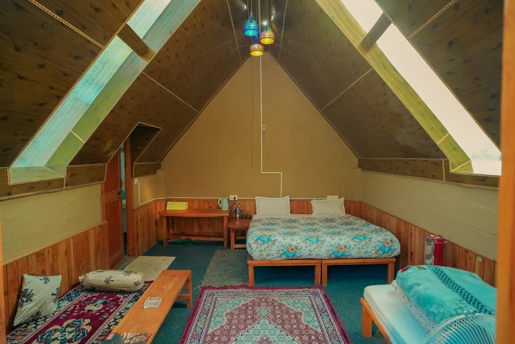 The Bushman Lodge Jibhi - Tap to explore photos