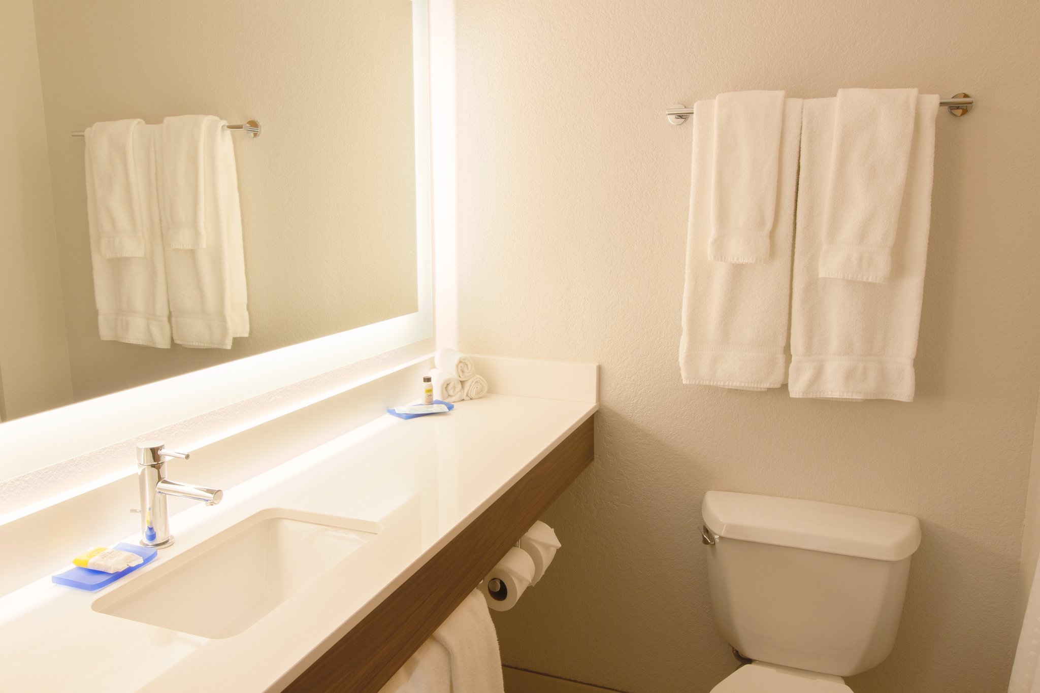 Holiday Inn Express & Suites Worthington, an IHG Hotel - Tap to explore photos