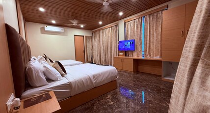 Royal park Hotel and Swimming Pool Room Type - Premium family Room with Sunset View Royal park Hotel and Swimming Pool Room Type - Premium family Room with Sunset View