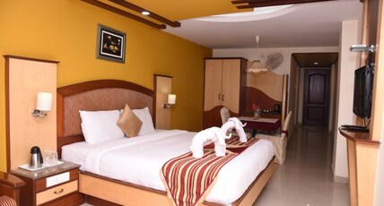 Ponmari Residency Room Type - Royal Honey Room with Bathtub