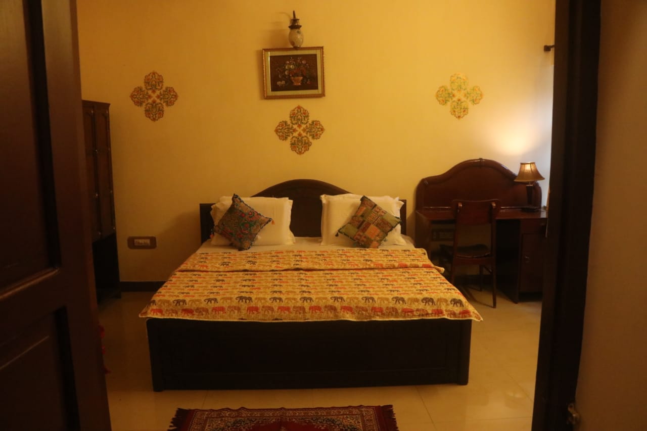 La Villa - Tap to explore photos