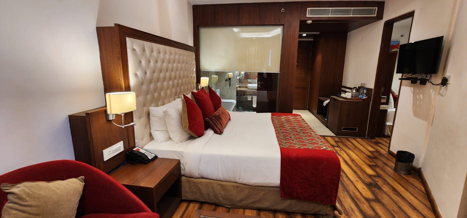 Royale Retreat & Spa near Mall Road - Tap to explore photos