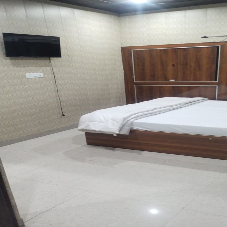 Virendra Palace Guest House - Tap to explore photos