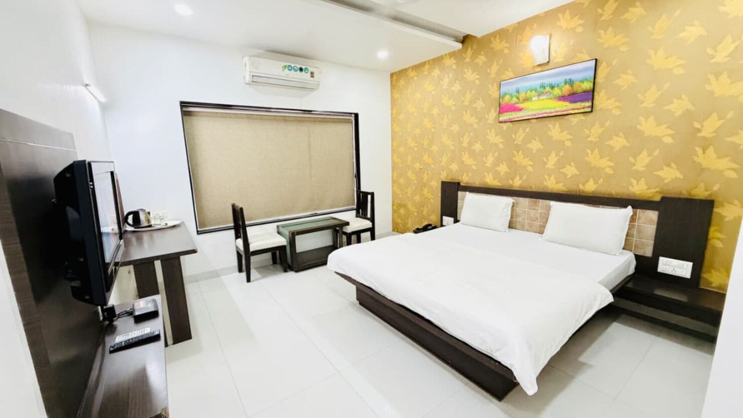 Hotel Vrundawan Garden - Tap to explore photos