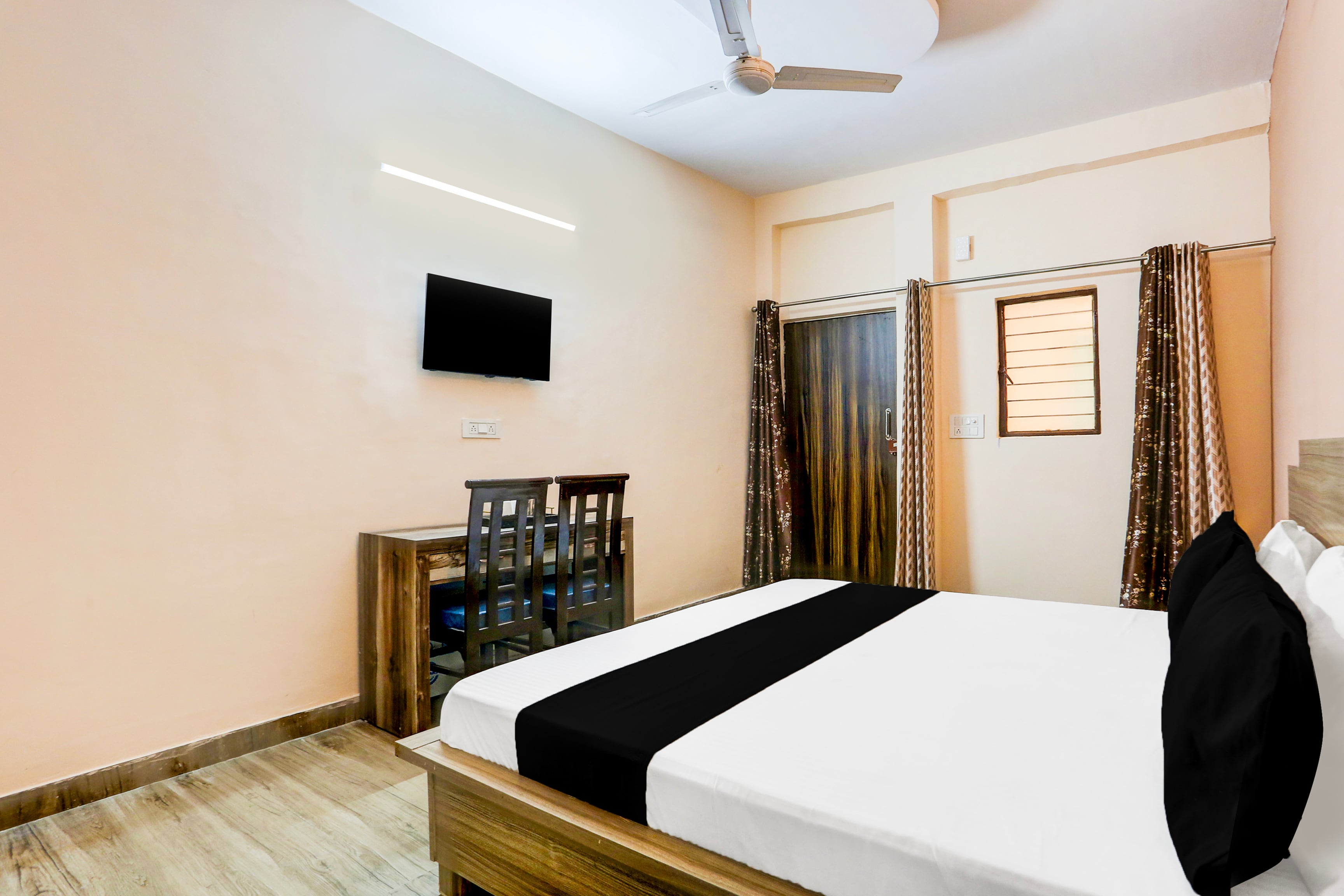 Hotel O Amrit Palace - Tap to explore photos
