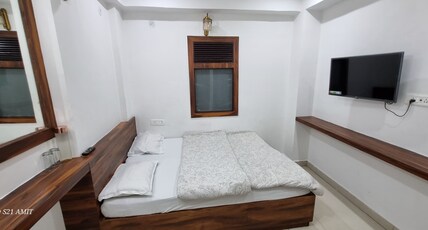 Suman Regency Room Type - Deluxe