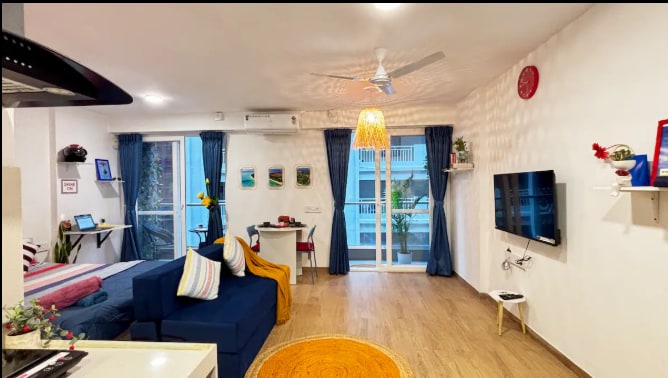 Casa Aviator Studio with balcony Near Airport - Tap to explore photos