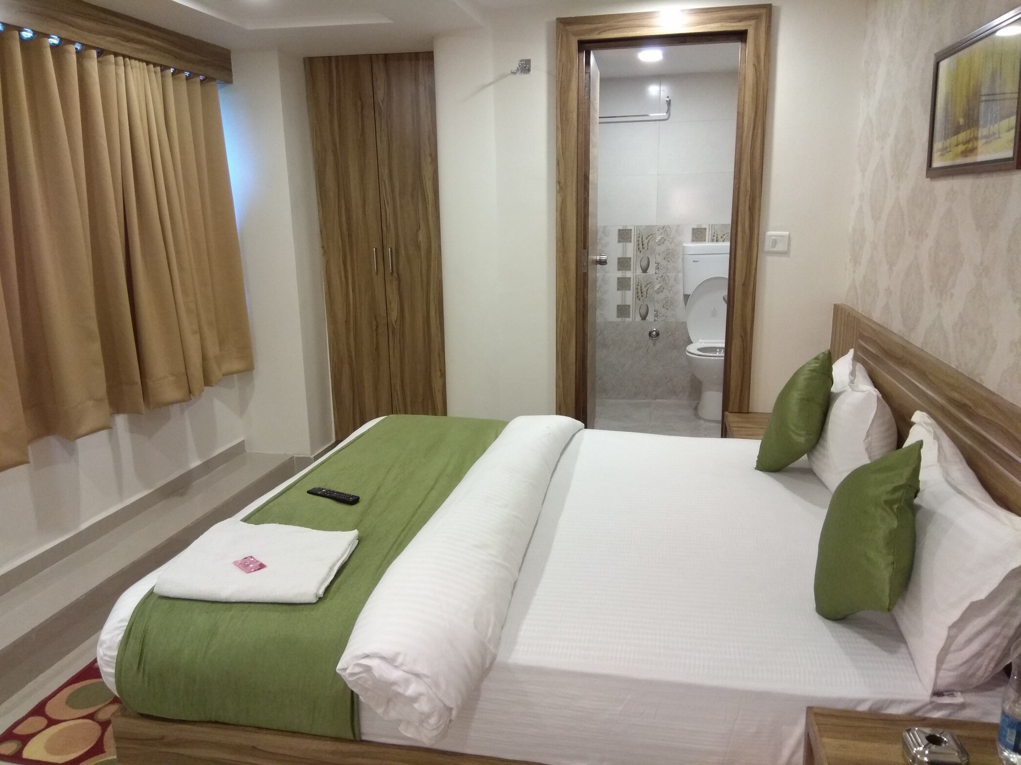 Hotel Shobhna Palace - Tap to explore photos